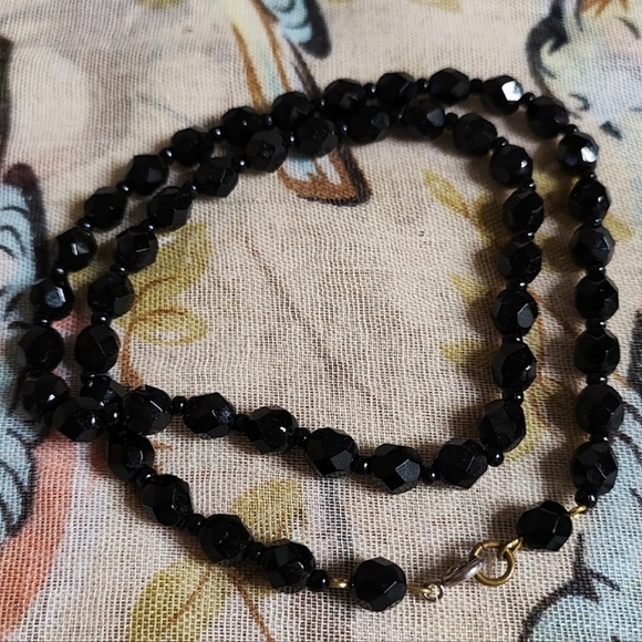 Vintage Antique Jet Black Glass Faceted Single Strand Beaded Mourning Necklace - Picture 3 of 10
